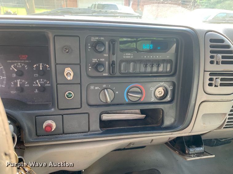 image for item DP8647 2000 Chevrolet C3500HD  flatbed pickup truck