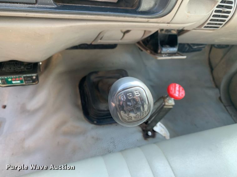 image for item DP8647 2000 Chevrolet C3500HD  flatbed pickup truck