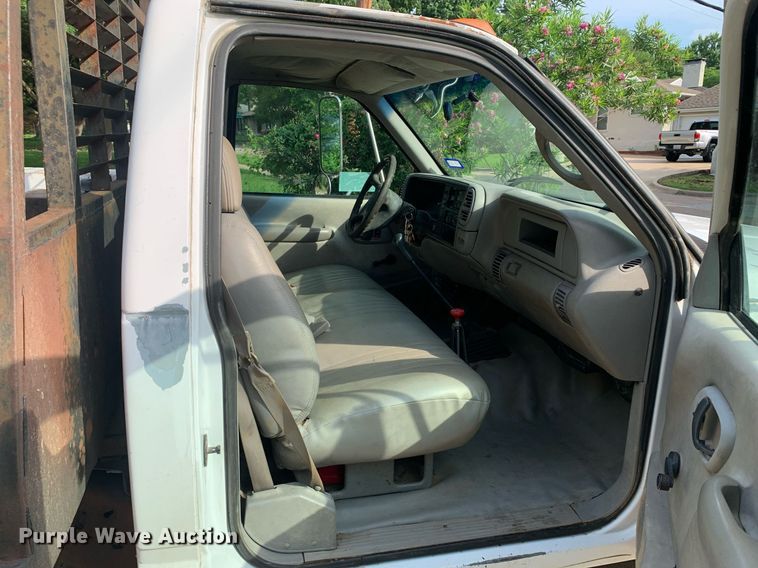 image for item DP8647 2000 Chevrolet C3500HD  flatbed pickup truck