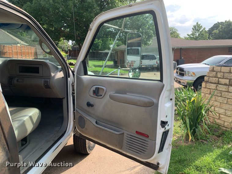 image for item DP8647 2000 Chevrolet C3500HD  flatbed pickup truck