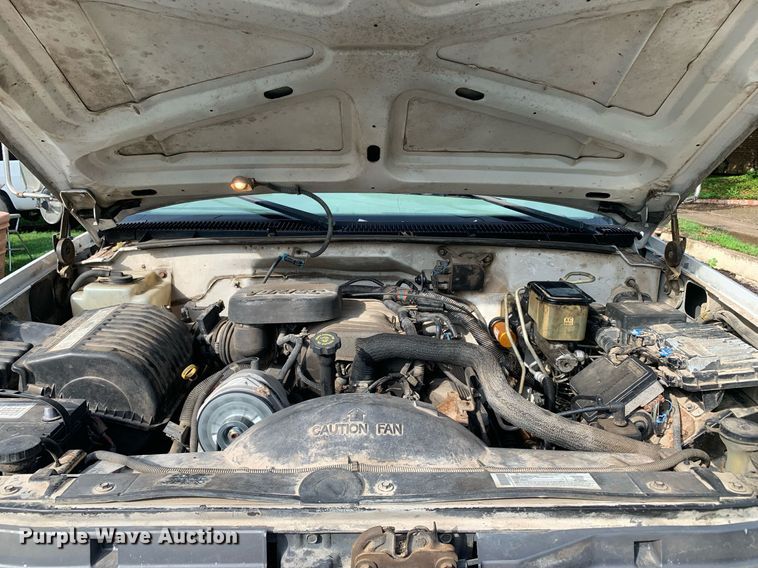 image for item DP8647 2000 Chevrolet C3500HD  flatbed pickup truck