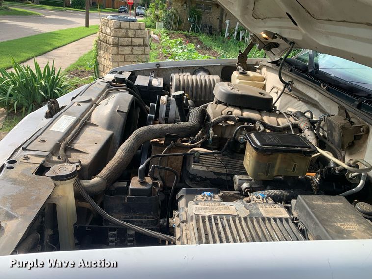 image for item DP8647 2000 Chevrolet C3500HD  flatbed pickup truck