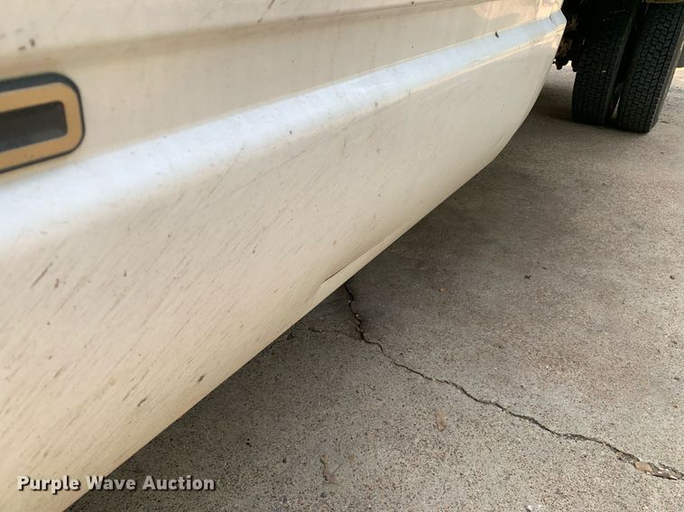 image for item DP8647 2000 Chevrolet C3500HD  flatbed pickup truck