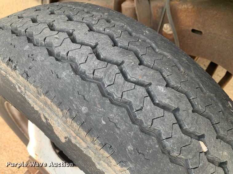 image for item DP8647 2000 Chevrolet C3500HD  flatbed pickup truck