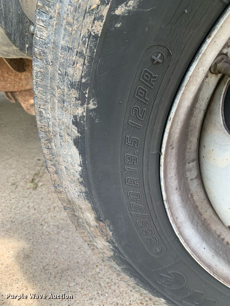 image for item DP8647 2000 Chevrolet C3500HD  flatbed pickup truck