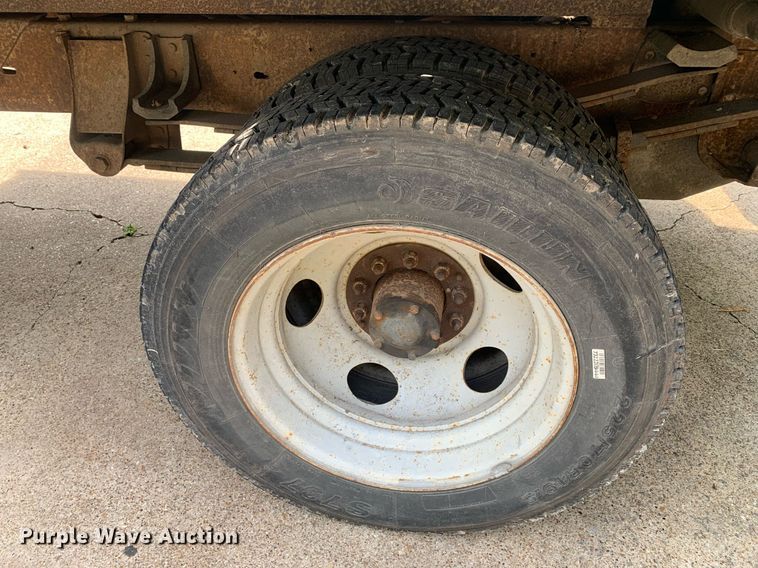 image for item DP8647 2000 Chevrolet C3500HD  flatbed pickup truck