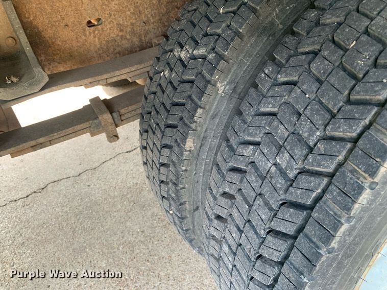 image for item DP8647 2000 Chevrolet C3500HD  flatbed pickup truck