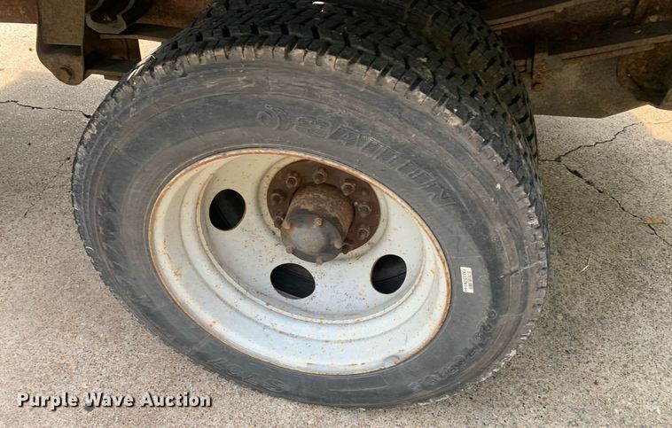 image for item DP8647 2000 Chevrolet C3500HD  flatbed pickup truck