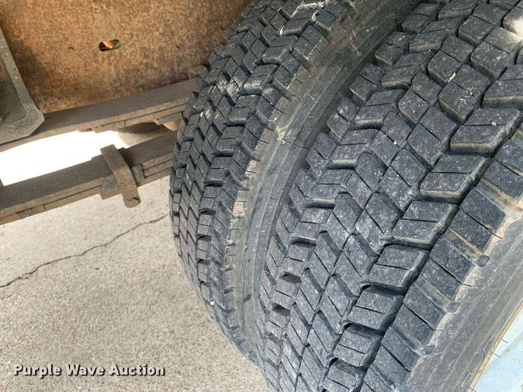 image for item DP8647 2000 Chevrolet C3500HD  flatbed pickup truck