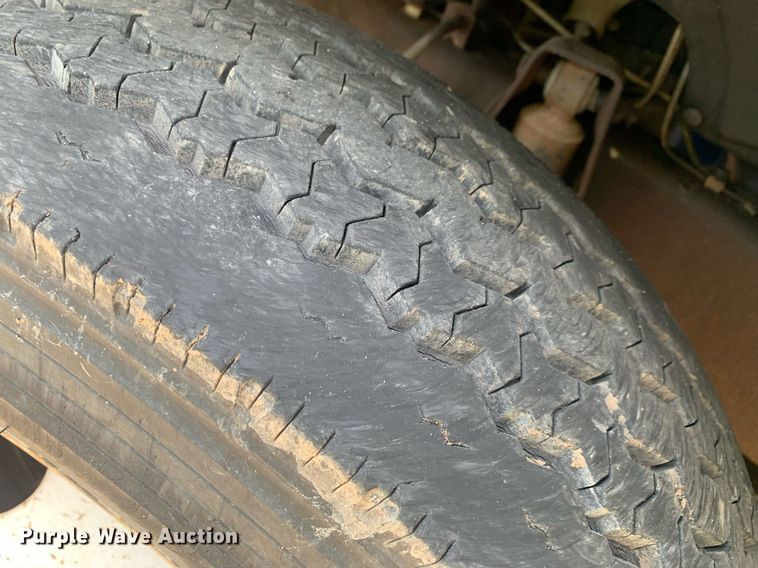 image for item DP8647 2000 Chevrolet C3500HD  flatbed pickup truck