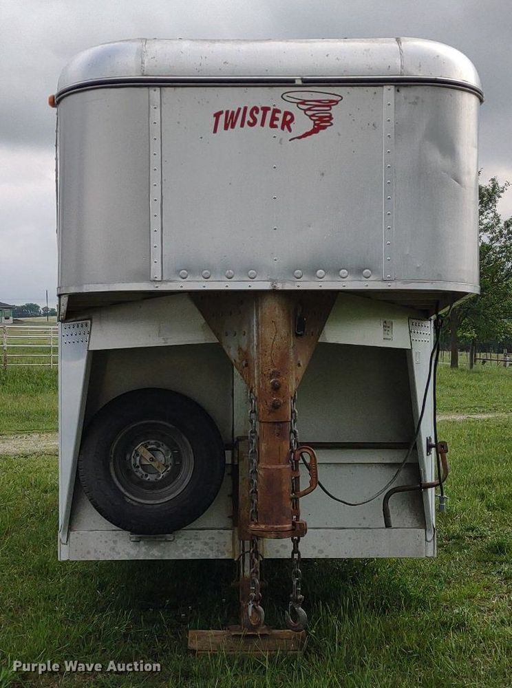 image for item DQ1722 2000 Twister GL  livestock trailer