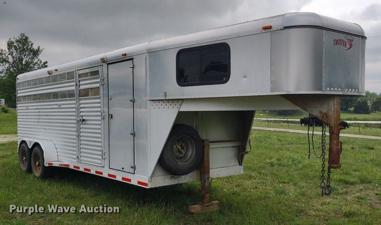 image for item DQ1722 2000 Twister GL  livestock trailer