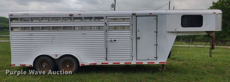 image for item DQ1722 2000 Twister GL  livestock trailer