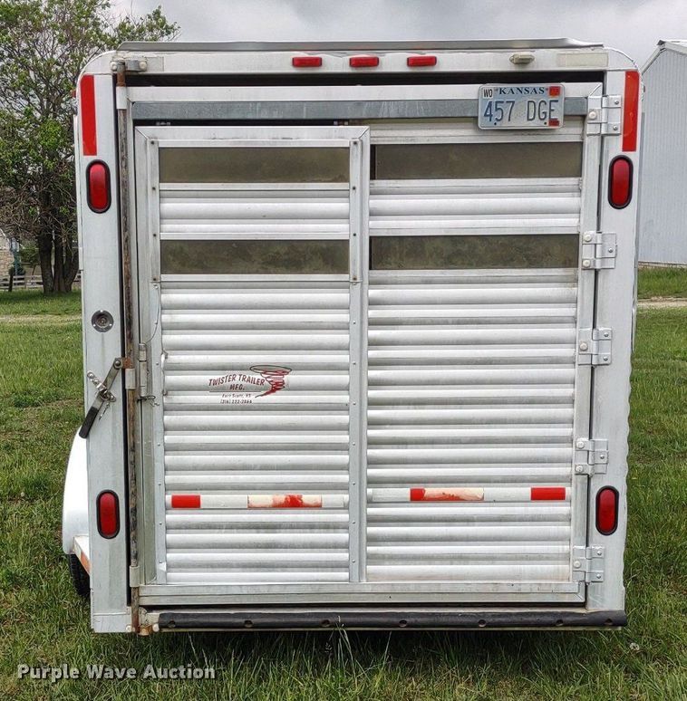 image for item DQ1722 2000 Twister GL  livestock trailer