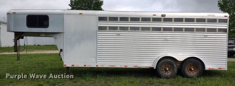 image for item DQ1722 2000 Twister GL  livestock trailer