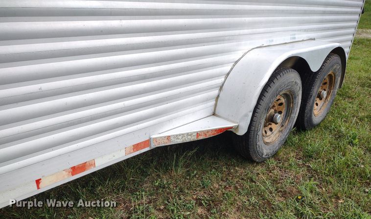 image for item DQ1722 2000 Twister GL  livestock trailer
