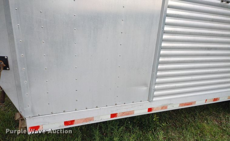 image for item DQ1722 2000 Twister GL  livestock trailer