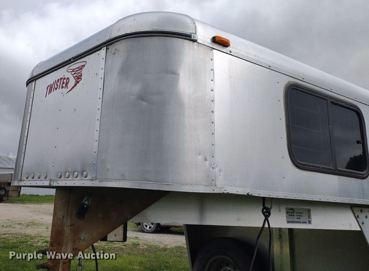 image for item DQ1722 2000 Twister GL  livestock trailer