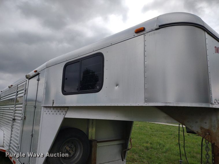 image for item DQ1722 2000 Twister GL  livestock trailer