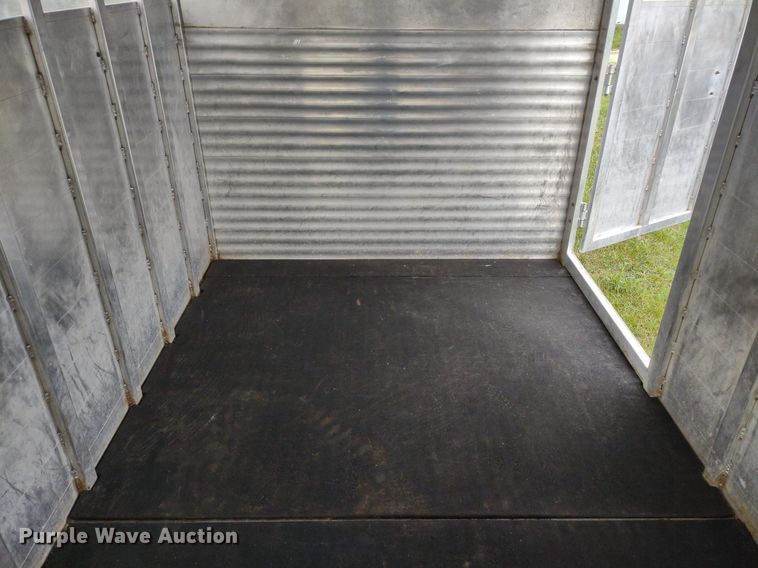 image for item DQ1722 2000 Twister GL  livestock trailer