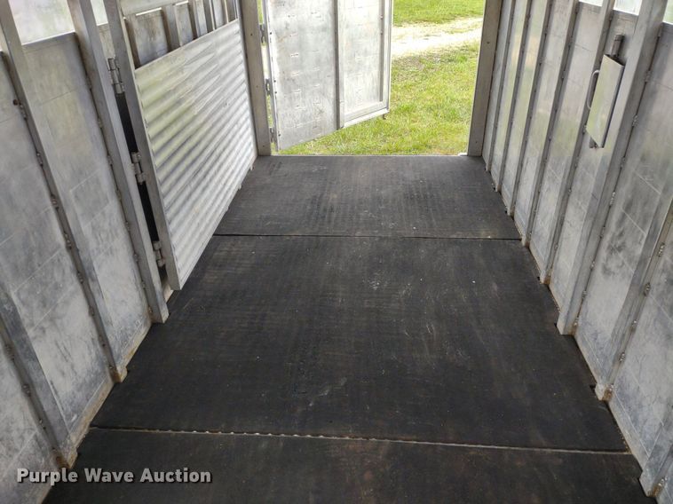 image for item DQ1722 2000 Twister GL  livestock trailer