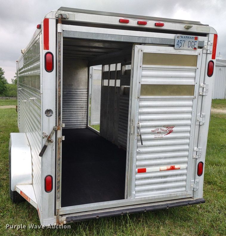 image for item DQ1722 2000 Twister GL  livestock trailer