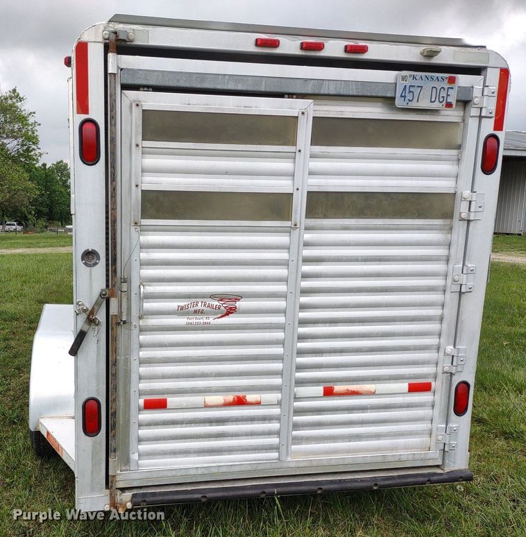 image for item DQ1722 2000 Twister GL  livestock trailer