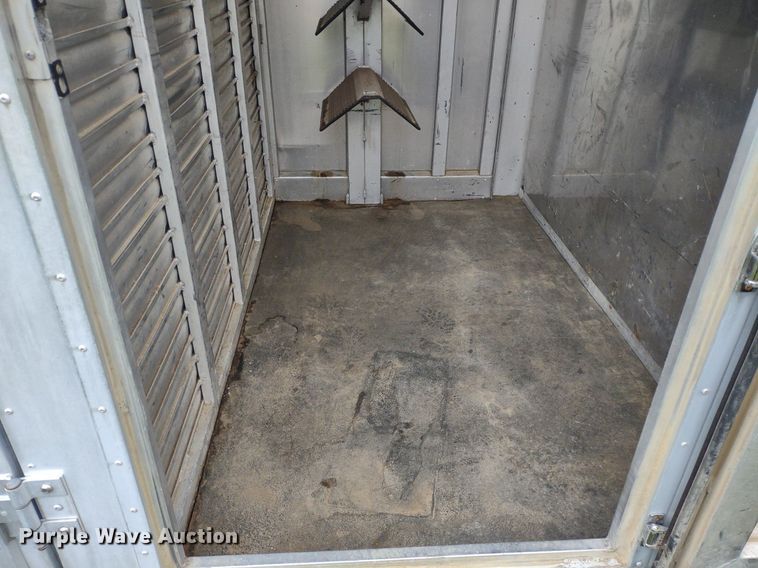 image for item DQ1722 2000 Twister GL  livestock trailer