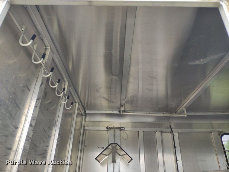 image for item DQ1722 2000 Twister GL  livestock trailer
