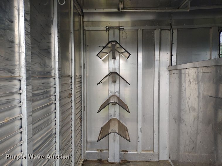 image for item DQ1722 2000 Twister GL  livestock trailer