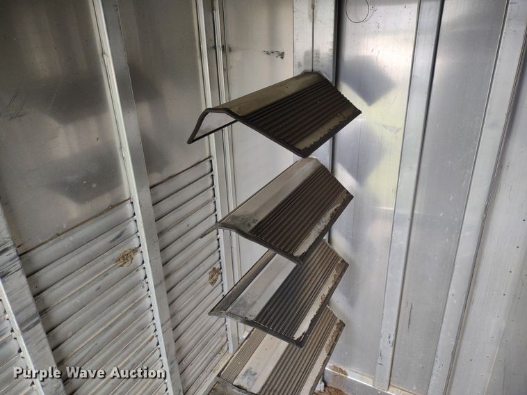 image for item DQ1722 2000 Twister GL  livestock trailer