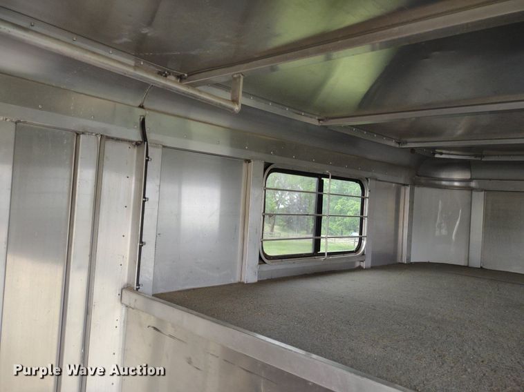 image for item DQ1722 2000 Twister GL  livestock trailer