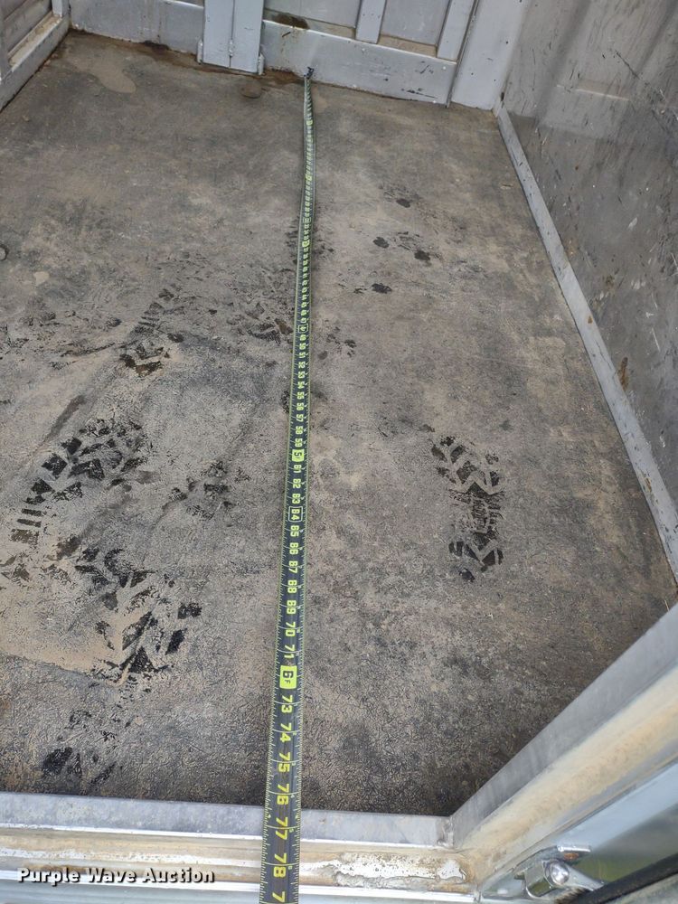 image for item DQ1722 2000 Twister GL  livestock trailer