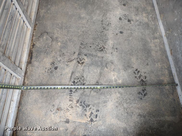 image for item DQ1722 2000 Twister GL  livestock trailer