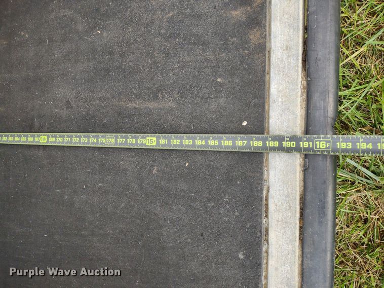 image for item DQ1722 2000 Twister GL  livestock trailer