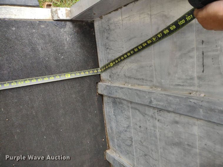 image for item DQ1722 2000 Twister GL  livestock trailer