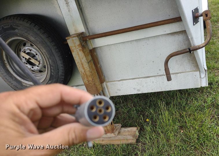 image for item DQ1722 2000 Twister GL  livestock trailer