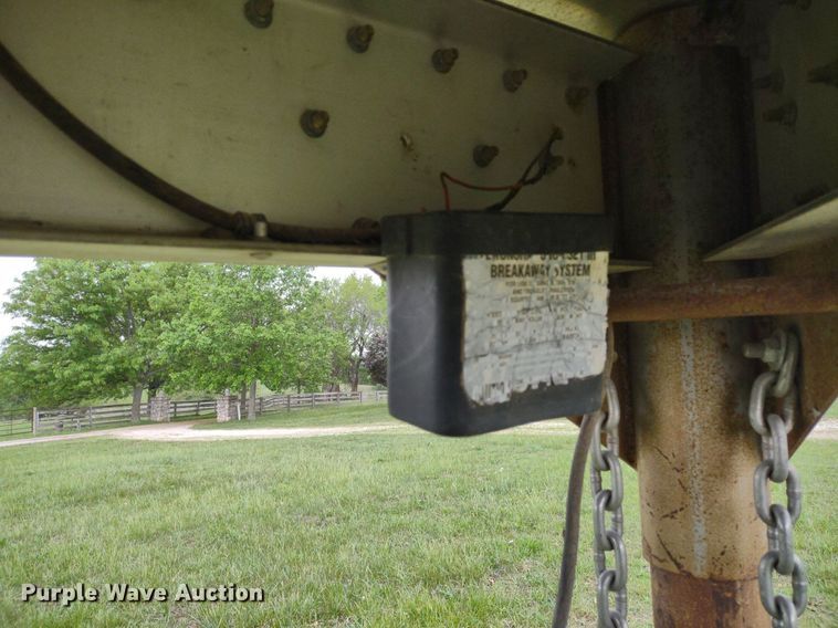 image for item DQ1722 2000 Twister GL  livestock trailer