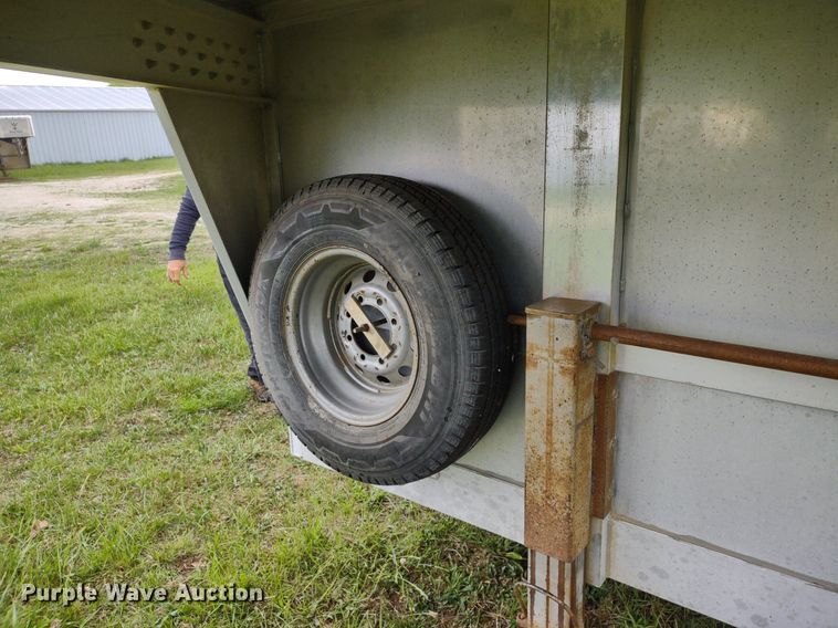 image for item DQ1722 2000 Twister GL  livestock trailer