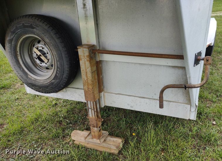 image for item DQ1722 2000 Twister GL  livestock trailer