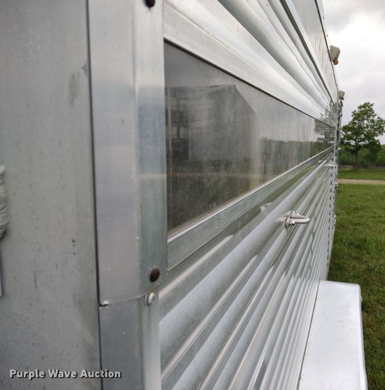 image for item DQ1722 2000 Twister GL  livestock trailer