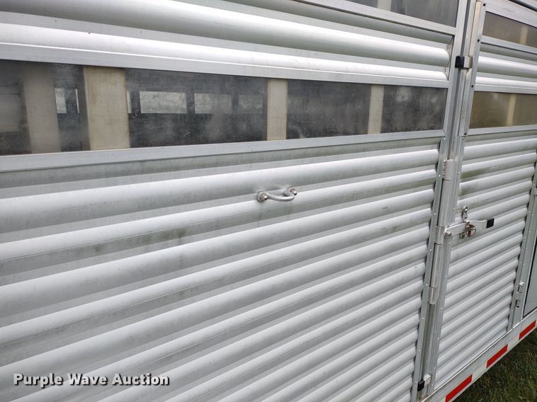 image for item DQ1722 2000 Twister GL  livestock trailer