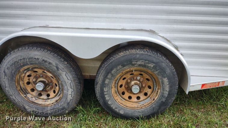 image for item DQ1722 2000 Twister GL  livestock trailer