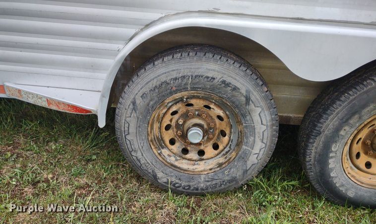 image for item DQ1722 2000 Twister GL  livestock trailer