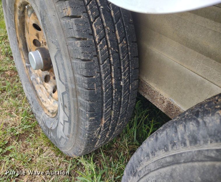 image for item DQ1722 2000 Twister GL  livestock trailer