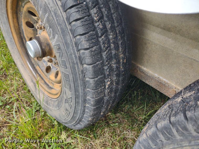 image for item DQ1722 2000 Twister GL  livestock trailer