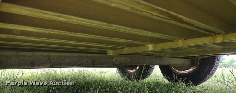 image for item DQ1722 2000 Twister GL  livestock trailer