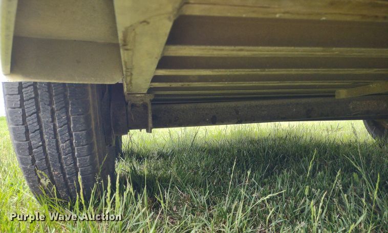 image for item DQ1722 2000 Twister GL  livestock trailer