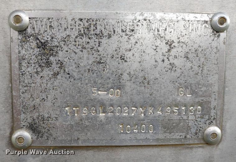 image for item DQ1722 2000 Twister GL  livestock trailer