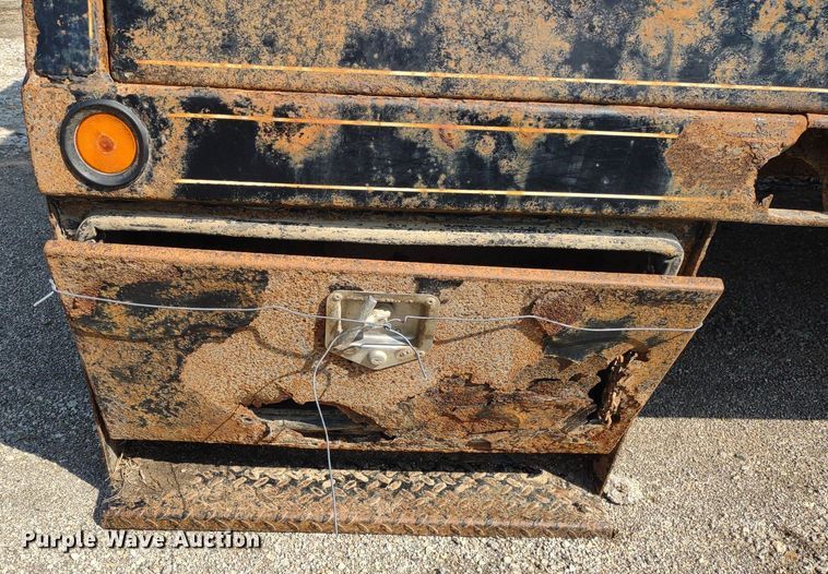 image for item DQ1730 B&W  bale bed